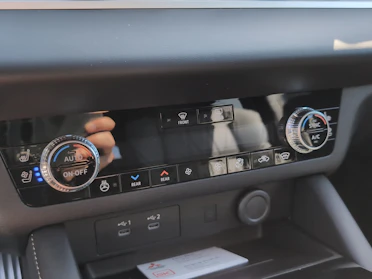 MITSUBISHI OUTLANDER 15