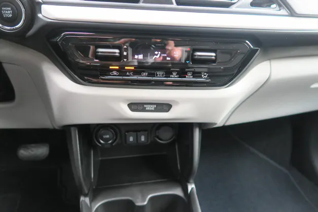 Suzuki Swift 1.2 Sakura Hybrid