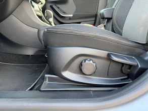 https://vehicle.imgix.net/4317229/814216e9-1584-4dd9-8d4d-f8cc741cc986.jpg