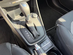 https://vehicle.imgix.net/4317229/a554d586-6fce-466e-85a1-a49b938c4293.jpg