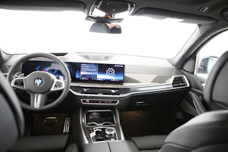https://vehicle.imgix.net/4317317/962143ad-5941-4ee7-bdca-9b7a4e08aadc.jpg