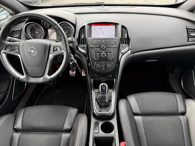 Opel Astra GTC 2.0i Turbo OPC S/S