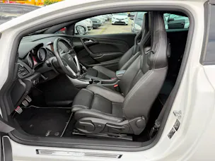 Opel Astra GTC 2.0i Turbo OPC S/S