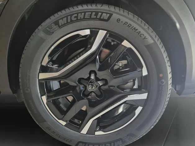 Peugeot 3008 e-Allure Premium AWD