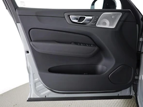 Fahrzeugbild VOLVO XC60 2.0 B5 MH Ultra Dark AWD