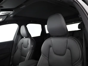 Fahrzeugbild VOLVO XC60 2.0 B5 MH Ultra Dark AWD