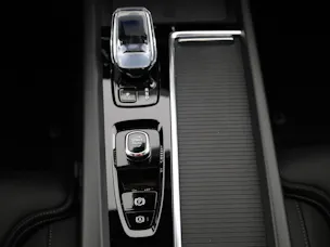 VOLVO XC60 2.0 B5 MH Ultra Dark AWD
