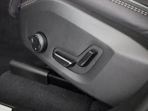 https://vehicle.imgix.net/4317391/c8350b6b-3788-4d4c-8199-87ccf25251fc.jpg