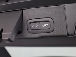 Fahrzeugbild VOLVO XC60 2.0 B5 MH Ultra Dark AWD