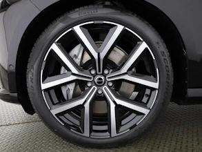 https://vehicle.imgix.net/4317512/05879d3b-5253-4788-9a39-d58546375441.jpg
