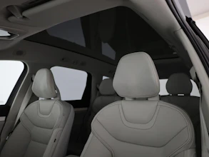 https://vehicle.imgix.net/4317512/4217113f-1115-42cf-8b60-38c659df6631.jpg