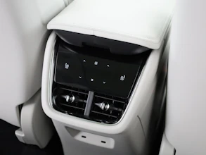 https://vehicle.imgix.net/4317512/77bb4537-8162-40fd-8147-838eee14dfa6.jpg