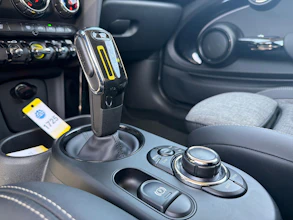 https://vehicle.imgix.net/4317532/f81d788d-dcb8-4969-9aaa-8d756043eb5d.jpg