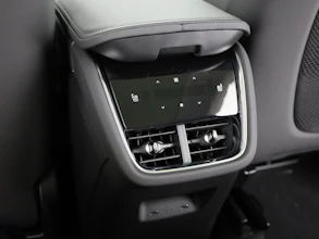 https://vehicle.imgix.net/4317551/cb6a42ca-8050-4c23-84d9-8cf7cb310f26.jpg
