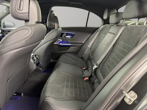 https://vehicle.imgix.net/4317680/d78d6d82-f631-4cb6-8055-3bd25f848a34.jpg