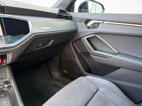 https://vehicle.imgix.net/4317789/4934a842-b079-40e6-81f4-dbecf19c4261.jpg