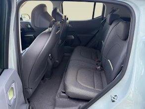 https://vehicle.imgix.net/4317812/1379f6e4-9ea5-4fd8-a4ea-6691f65c6fc0.jpg