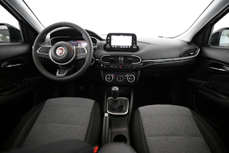 https://vehicle.imgix.net/4317813/14219163-e226-4efb-a45d-2bb0f45d637a.jpg