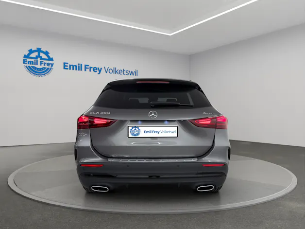 Mercedes-Benz GLA 250 Swiss Star AMG Line 4matic