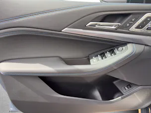 BMW 230e xDrive paddles Active Tourer