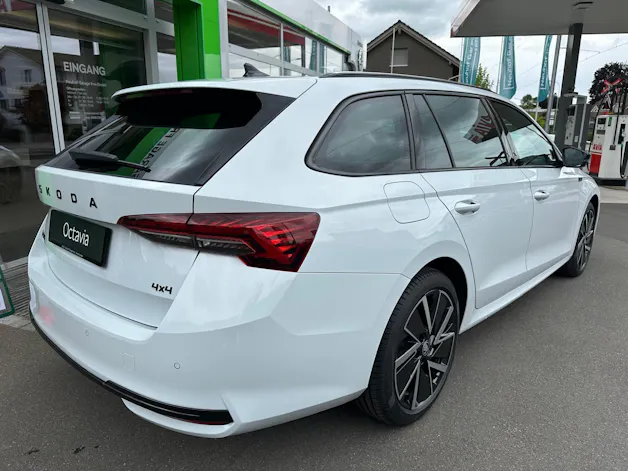 Škoda Octavia Combi 2.0 TSI DSG Sport Line 4x4