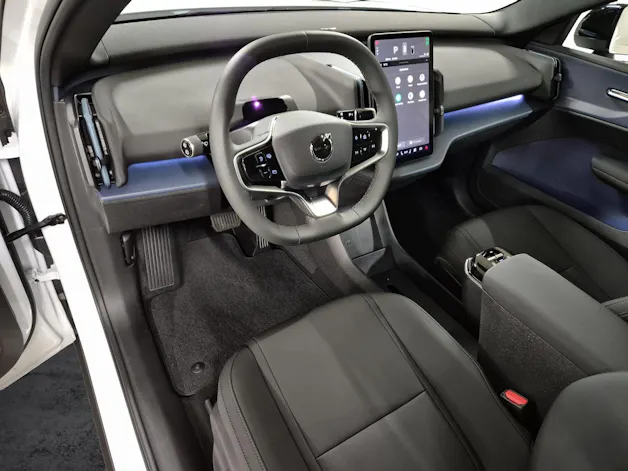 Volvo EX30 CC "WORKER" E60 Twin Performance AWD