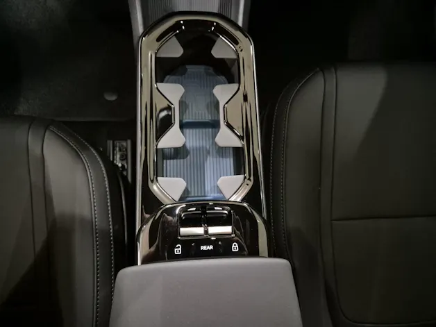 Volvo EX30 CC "WORKER" E60 Twin Performance AWD