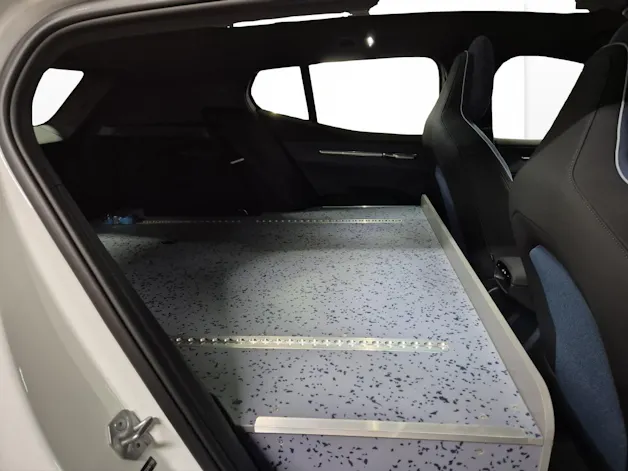 Volvo EX30 CC "WORKER" E60 Twin Performance AWD