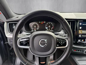 Volvo XC60 B6 Benzin Mild Hybrid AWD R-Design Geartronic