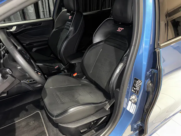 Ford Focus ST 2.0 ST Performance | 1.Hand | CH |