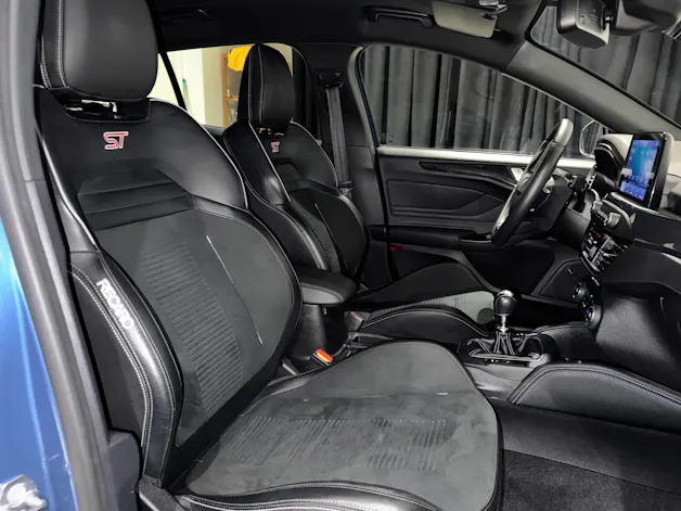 Ford Focus ST 2.0 ST Performance | 1.Hand | CH |