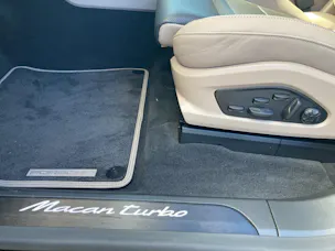 PORSCHE Macan Turbo
