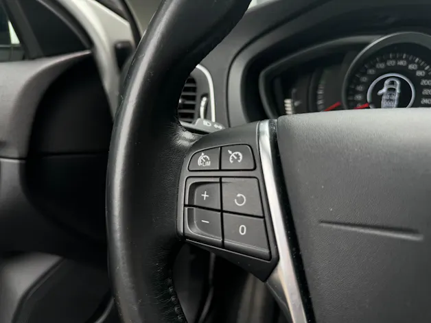 Volvo V40 D2 Momentum Powershift