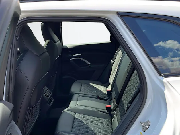 Audi SQ5 SUV TFSI quat. 270 kW S t. 3000ccm 367PS/270kW 6 Zylinder V6 TFSI Benzin / mHEV