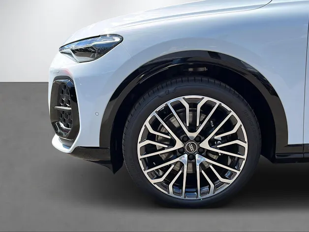 Audi SQ5 SUV TFSI quat. 270 kW S t. 3000ccm 367PS/270kW 6 Zylinder V6 TFSI Benzin / mHEV