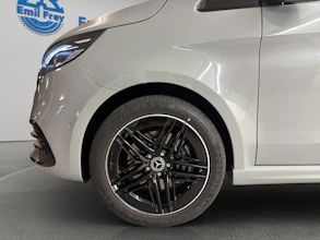 https://vehicle.imgix.net/4318679/be125e7a-a3b8-4cbb-9fb9-69cbfd9f5e25.jpg