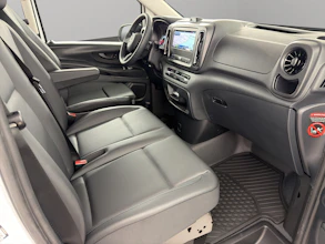 https://vehicle.imgix.net/4318690/0b1956e3-39d3-49c7-8605-bf70b50cd9b3.jpg