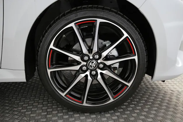 Toyota Yaris 1.5 VVT-i HSD GR Sport