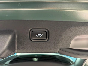 https://vehicle.imgix.net/4318847/9f6d3f72-be34-4a2c-a232-8dc4b8d9a6e9.jpg