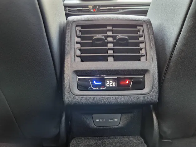 VW Golf VIII 1.5 UNITED eTSI Life DSG