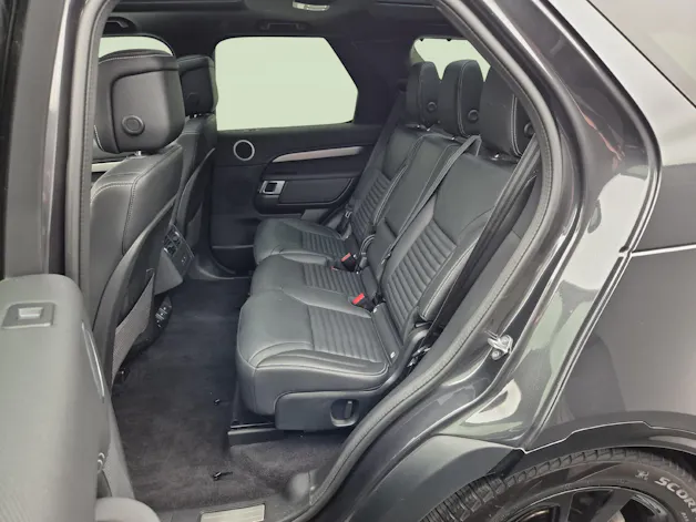 Land Rover Discovery 3.0 D I6 300 R-Dynamic SE