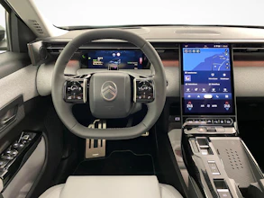 https://vehicle.imgix.net/4318937/fb57125b-6b15-46cf-9b69-13cd10d1124f.jpg