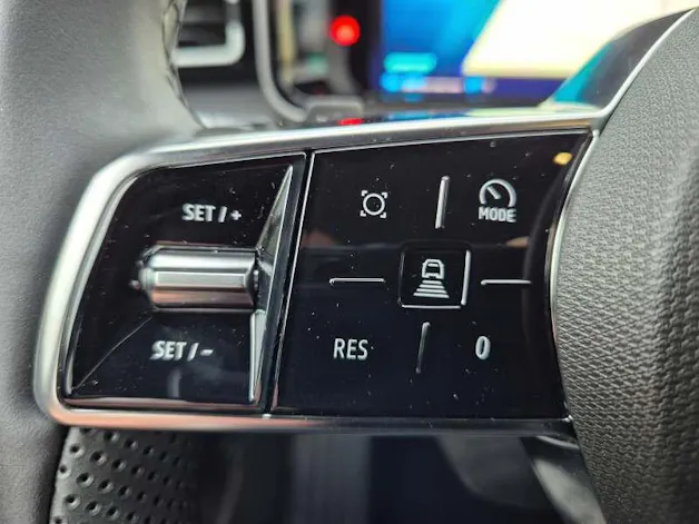 Renault R4 E-Tech Comfort Range iconic