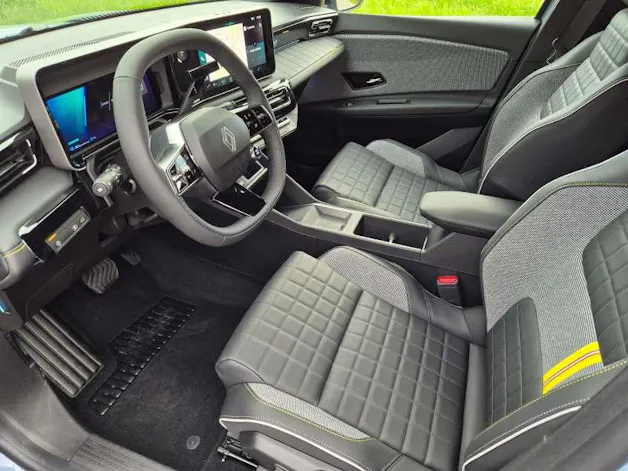 Renault R4 E-Tech Comfort Range iconic