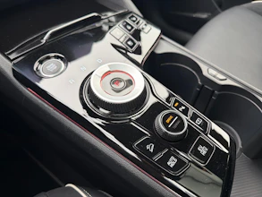 https://vehicle.imgix.net/4318953/47034869-0086-4c28-a9c7-e1de55a3f2a7.jpg