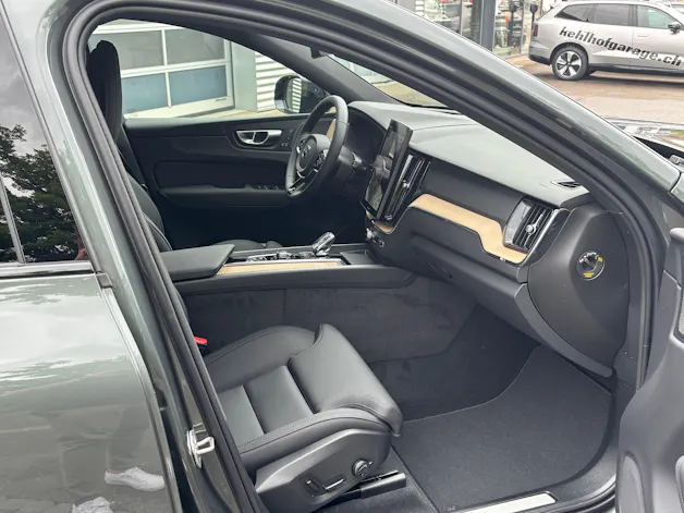 Volvo XC60 2.0 B5 MH Plus Dark AWD