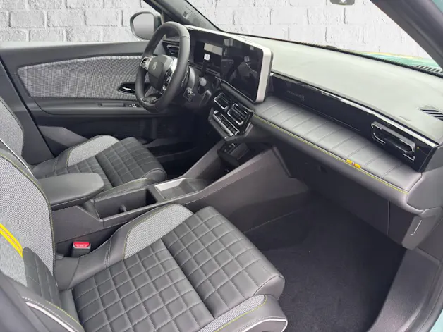 Renault R4 E-Tech Comfort Range iconic