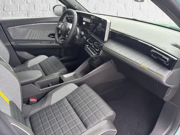 Renault R4 E-Tech Comfort Range iconic