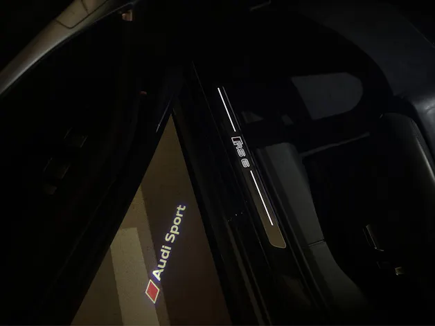 Audi RS6 Avant 4.0 V8 TFSI quattro T-Tronic * RS DYNAMIKPAKET * SPORTABGASANLAGE * PANORAMADACH *
