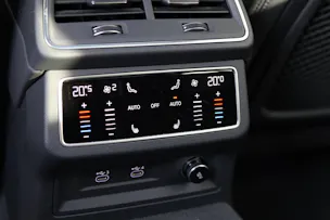 Audi RS6 Avant 4.0 V8 TFSI quattro T-Tronic * RS DYNAMIKPAKET * SPORTABGASANLAGE * PANORAMADACH *